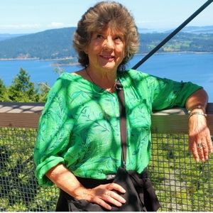 Beautiful Breezy Italian Emerald PARK MODA Blouse for Summer XL